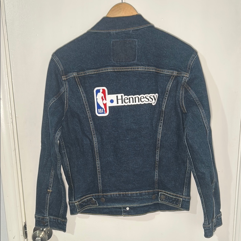 Levi's Dark Blue Classic Denim Jacket with Embroidery NBA 1785 NWT Small - Picture 7 of 8